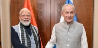 Netanyahu welcomes PM Modi in traditional Indian attire