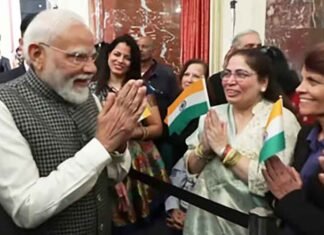 PM Modi receives rousing welcome from Indian community in Israel PM Modi receives welcome from Indian community in Israel