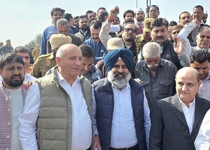 Pargat Singh detained during Save MGNREGA protest