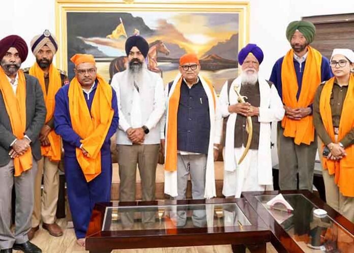 Punjab Guv Kataria Pays Obeisance at Takht Sri Damdama Sahib
