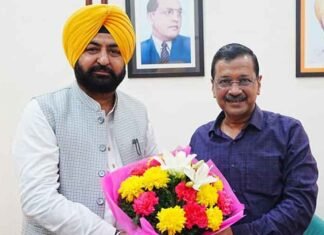 Punjab Minister Mundian Meets Kejriwal and Manish Sisodia in New Delhi; Congratulates Them on Acquittal Punjab Minister Hardeep Mundian meets Kejriwal
