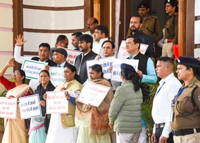 Rabri Devi leads RJD protest