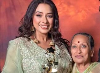 Rupali Ganguly & her 70 year-old mother dance their heart out to Shararat from Dhurandhar Rupali Ganguly & her 70 year-old mother