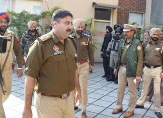 SAS Nagar Police visit schools