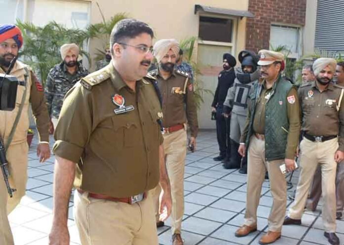 SAS Nagar Police visit schools