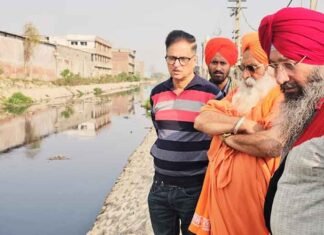 Sant Balbir Singh Seechewal slams pollution in Kala Sanghian Drain