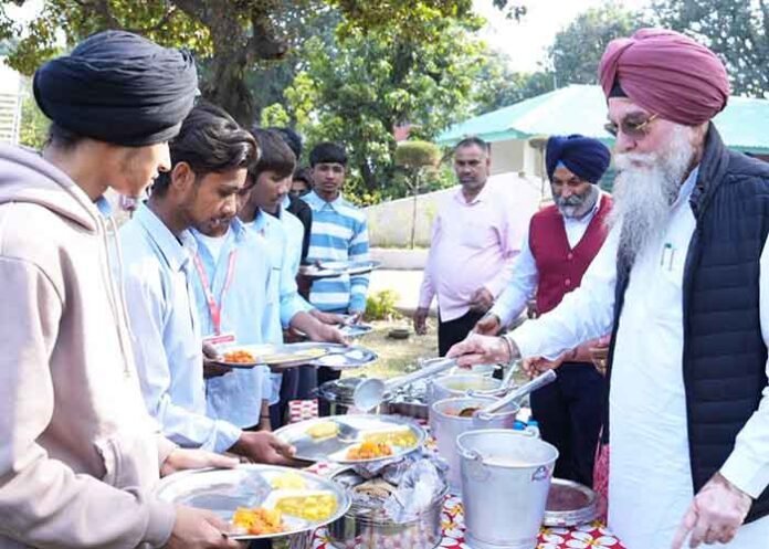 Speaker Sandhwan engages students