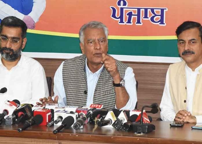 Sunil Jakhar blames AAP