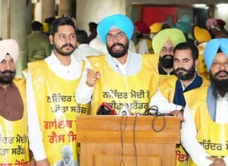 AAP MLAs Protest Outside Punjab Vidhan Sabha Against Modi Govt Over LPG Supply Crisis and Rising Prices AAP MLAs protest LPG shortage