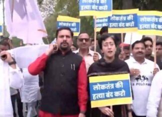 AAP MLAs stage protest outside Delhi Assembly against suspension of 4 legislators