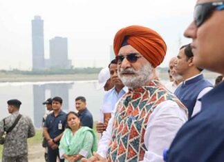 Delhi LG T.S. Sandhu inspects Yamuna