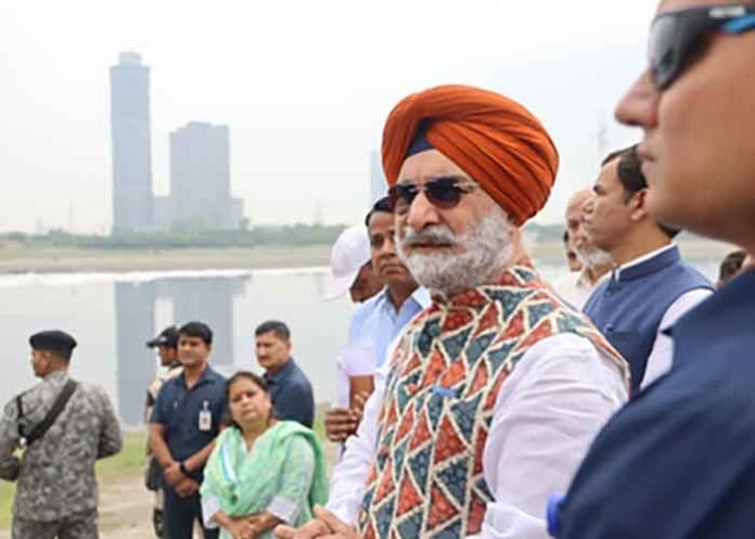 Delhi LG T.S. Sandhu inspects Yamuna