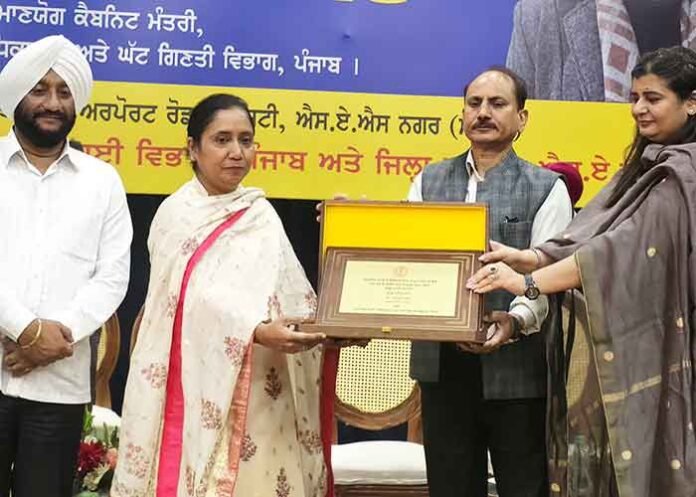 Dr Baljit Kaur distributes toolkits