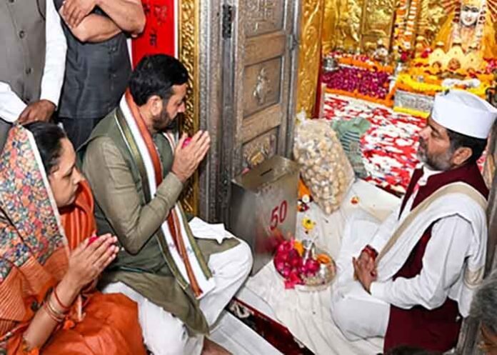 Haryana CM Saini & wife Suman pay obeisance