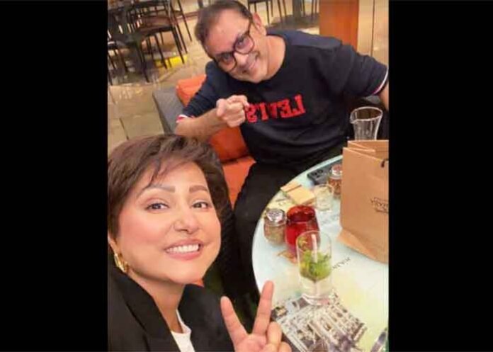 Hina Khan reunites with her on screen father