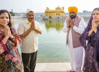 Kejriwal Bhagwant Mann visits Sri Harmandir Sahib