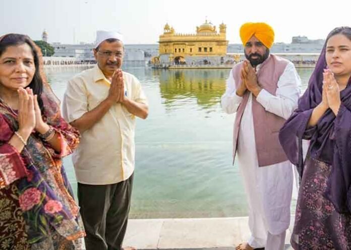 Kejriwal Bhagwant Mann visits Sri Harmandir Sahib
