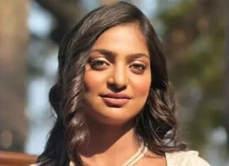 Kumbh Mela girl Monalisa Bhosle