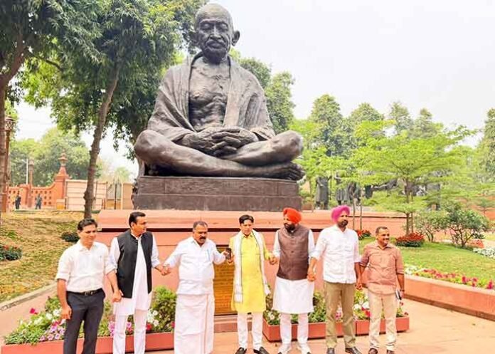 MP Gurjeet Aujla pays tribute to Mahatma Gandhi
