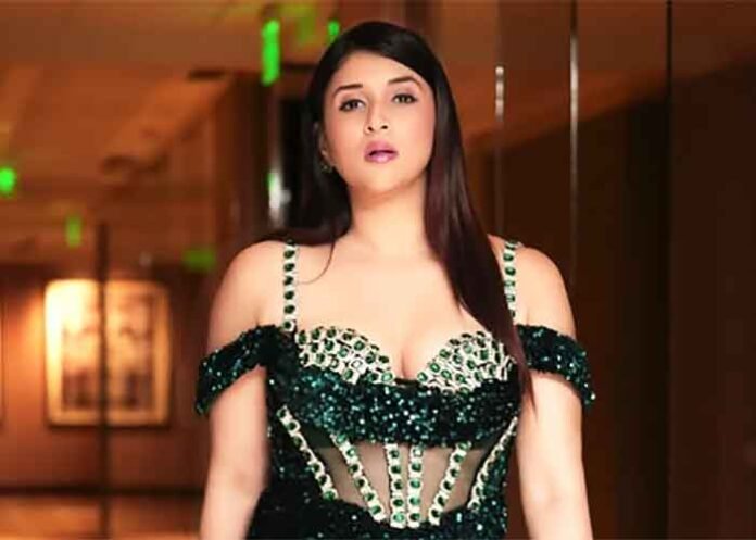 Mannara Chopra Actress 7