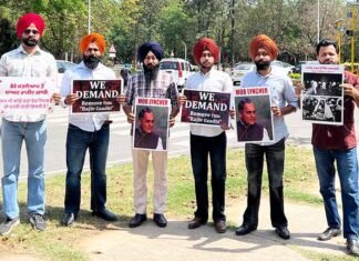 Misal Satluj Protests Outside Punjab Assembly, Demands Removal of Rajiv Gandhi’s Name from Law University Misl Satluj protests outside Punjab Assembly