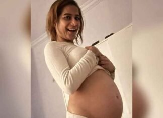 Poonam Pandey flaunts baby bump, is it an April Fool’s prank?