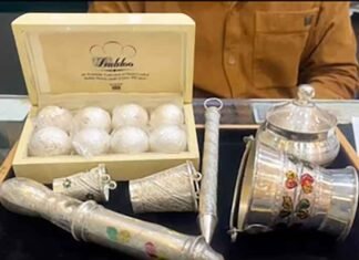 Silver and gold-plated pichkaris on holi