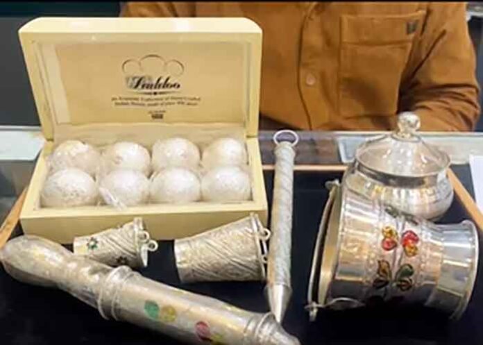 Silver and gold-plated pichkaris on holi