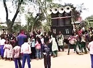 Viral video of headmaster dance with students at Jharkhand school
