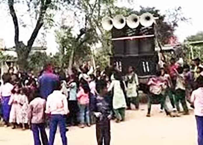Viral video of headmaster dance with students at Jharkhand school
