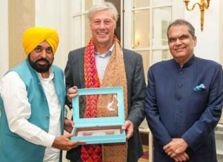 CM Mann invites Dutch legend Floris Jan Bovelander