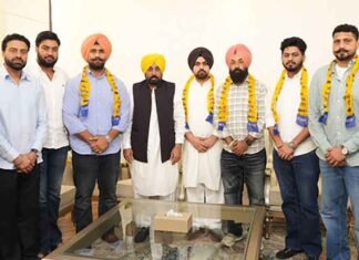 Jassa Patti Joins AAP CM Mann with Team