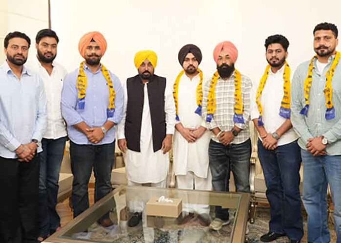 Jassa Patti Joins AAP CM Mann with Team