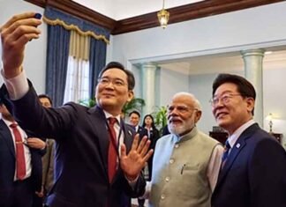 Lee Jae-yong PM Modi Lee Jae Myung selfie