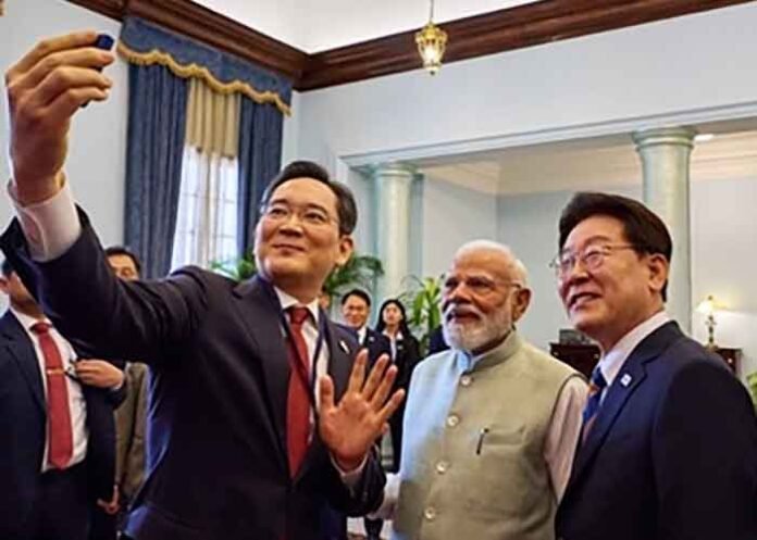 Lee Jae-yong PM Modi Lee Jae Myung selfie