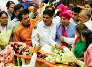 Pravesh Wahi and Deputy Mayor Monika Pant pledge cleanliness