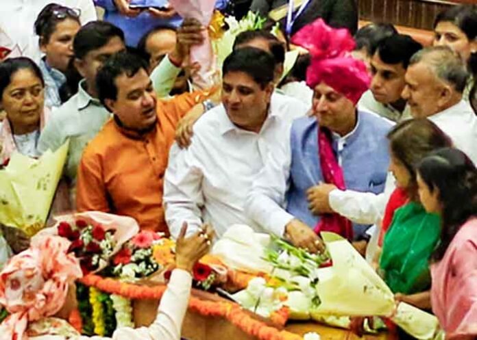 Pravesh Wahi and Deputy Mayor Monika Pant pledge cleanliness