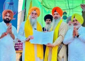 Punjab Speaker Kultar Sandhwan Hands Over A Copy Of The Jagat Jyot Sri Guru Granth Sahib Satkar (Amendment) Bill To Samana Morcha Sangat