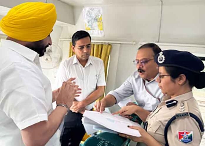 Ravneet Bittu visits blast site in Punjab