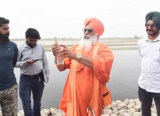 Sant Seechewal inspects Dhussi Bund strengthening work