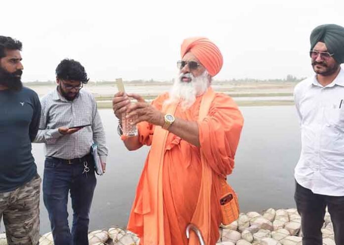 Sant Seechewal inspects Dhussi Bund strengthening work
