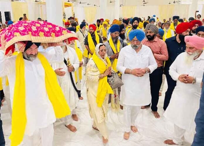Thousands participate in Amrit Sanchar at Gurdwara Rakab Ganj Sahib