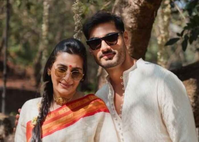 Ahan Shetty With Mom Mana