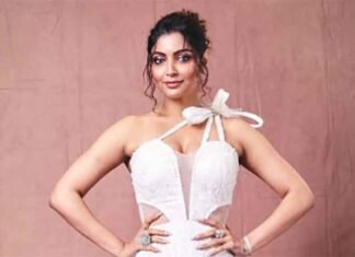 Akansha Puri claims actors being offered money to be part of protest rallies