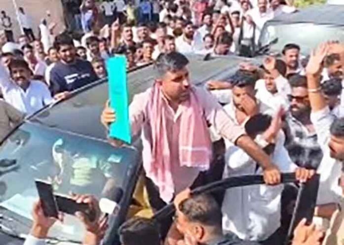 Barmer protest as Rajasthan MLA Ravindra Singh Bhati allegedly pours petrol