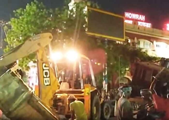 Bulldozer drive clears illegal encroachments outside Howrah railway station