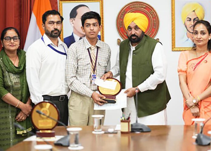 CM Mann Meets Class 10 topper