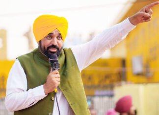 Beware of BJP, if Voted to Power They Will Reimpose Black Farm Laws in Punjab: Bhagwant Mann CM Mann on mic in Roadshow