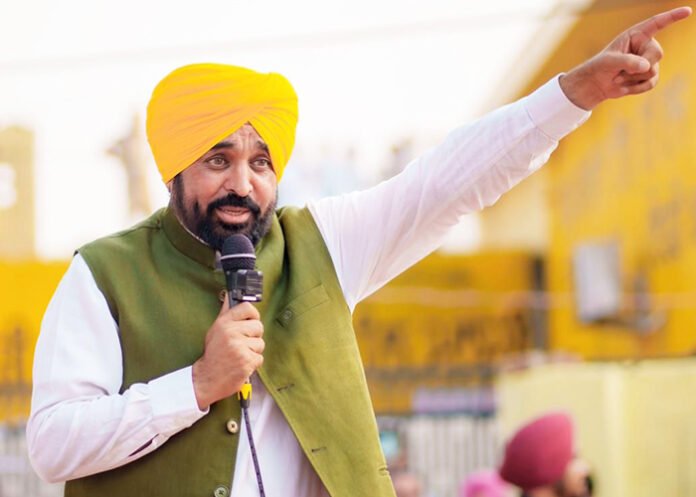 CM Mann on mic in Roadshow
