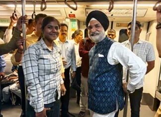Delhi LG TS Sandhu rides Metro